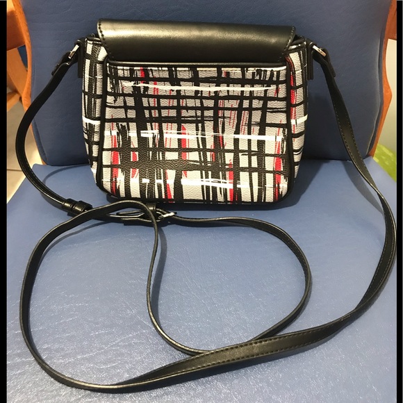 Vera Bradley tassel crossbody - Picture 3 of 16